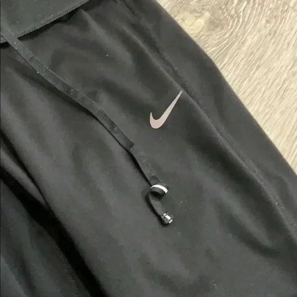 Nike - Picture 3 of 4